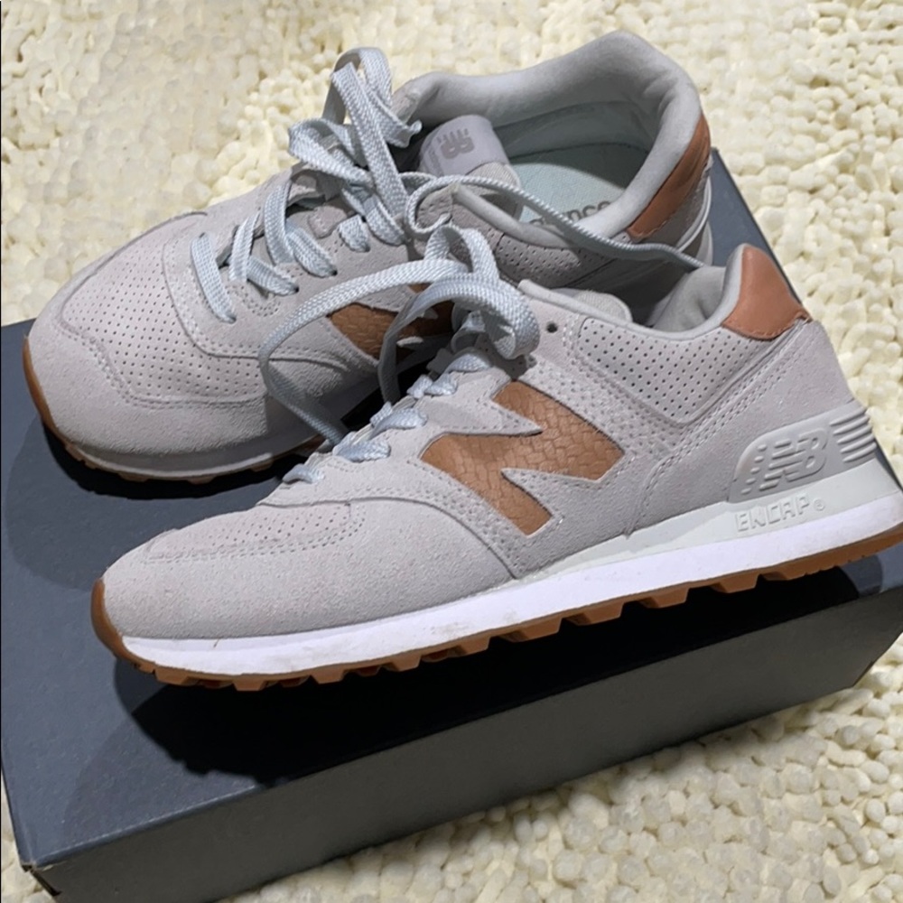 New balance suede light grey sneakers